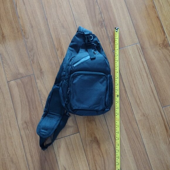 Men/Woman it's a black and gray backpack - Picture 10 of 16